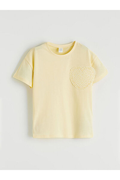 LC Waikiki RMZ GİYİM FARKIYA تي شيرت بناتي بياقة روبا وتفاصيل على شكل قلب