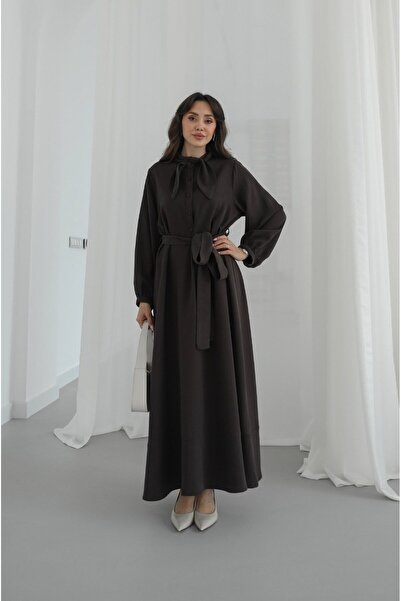 Havoş Rochie maro închis cu guler, detaliată cu eșarfă și curea