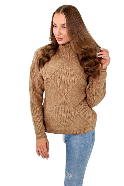 Kesi Sweter wkładany przez głowę w romby camelowy