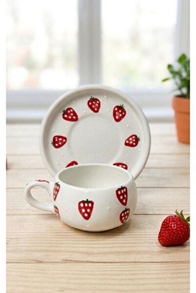 evinbizden ÇİLEK DEKORLU EL YAPIMI TABAKLI KUPA /FİNCAN / MUG SERAMİK MODEL