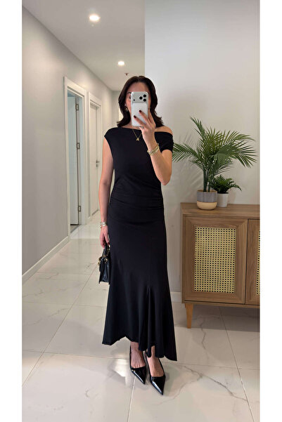 BİRCANÇİL فستان يينيسرا أسود بأربطة جانبية