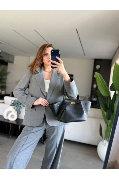 MODA اللون الرمادي هو اللون الأجمل في مجموعة أزياء العمل العصرية الكلاسيكية ذات الأزرار الخلفية.