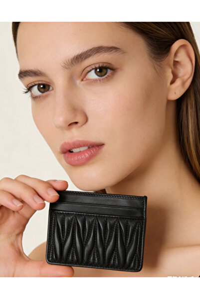 MİM محفظة صغيرة من جلد نابا منقوش عليها شعار المرتبة