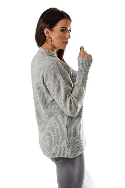 Kesi Pulover peste cap cu o țesătură la modă în gri