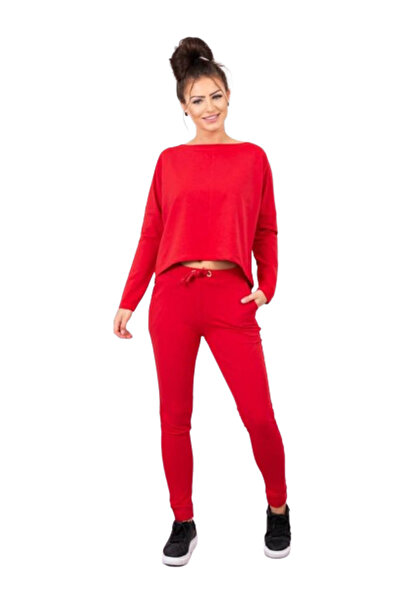 Kesi Set cu o bluză roșie supradimensionată