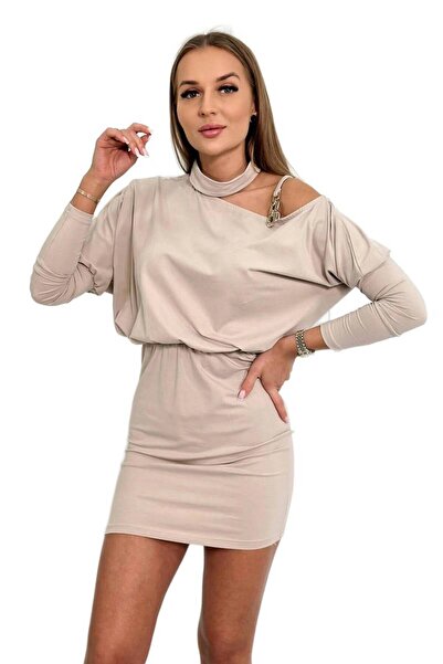 Kesi Rochie bej cu decorațiuni pe umeri