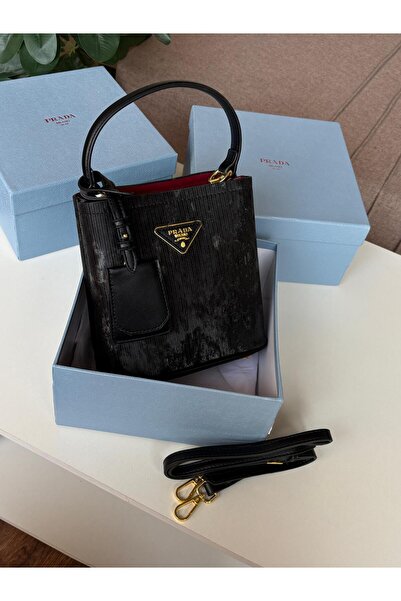 GGGG Bags with their accessories