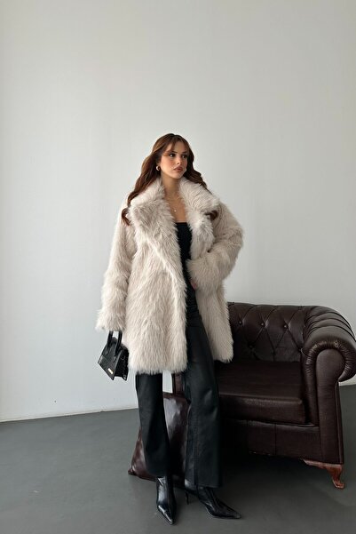 MyLoore Women's Beige Oversized Premium Fur Coat Mlb106