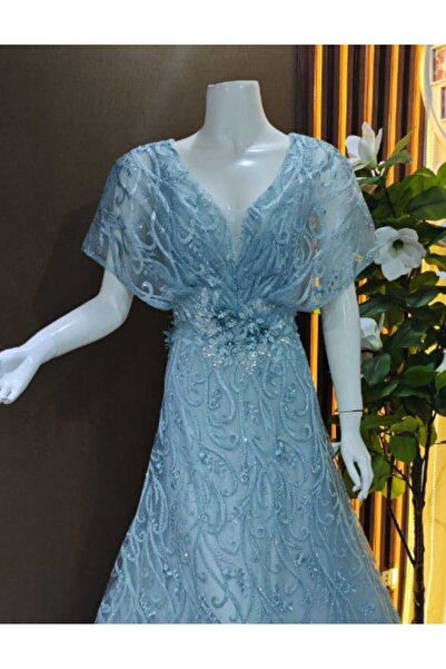 Linda Fashion Luxurious evening dress with an elegant design