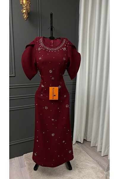 Kendallksa A classic evening dress with modern touches