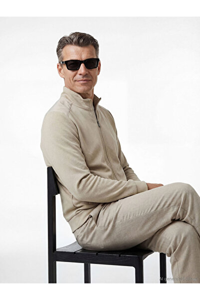 LC Waikiki سترة رياضية بسحّاب للرجال من UZG STORE بتصميم يبرز الأناقة وياقة روبا