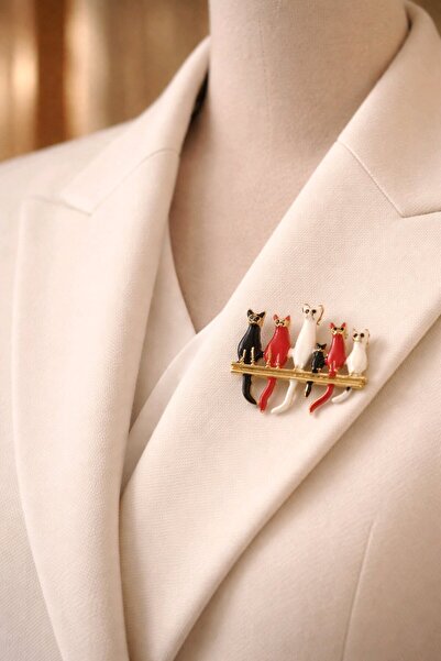 mosmoda Siyah Beyaz Kırmızı Kedi Ailesi Broş