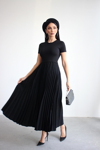 Narin Studios Μαύρο κοντομάνικο πλισέ φόρεμα μάξι