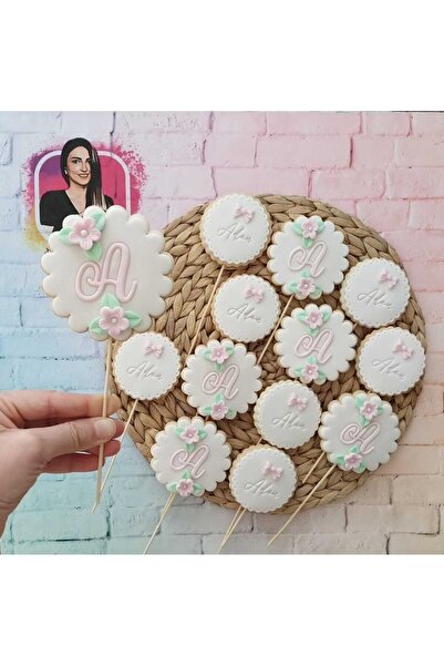 Tatlı Armağanlar Çubuklu İsimli Çiçekli ve İsim Baş Harfli Yuvarlak Model Beb...