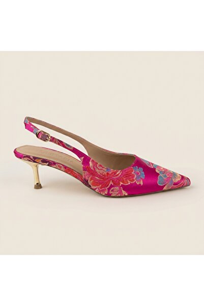 Letafia Valley Ethnic Pattern Gold Heel Detailed Short Shoes