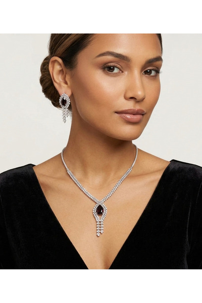 iza قلادة كلاسيكية