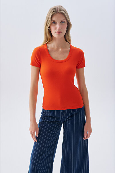 Mudo Fitted Open Neck T-Shirt