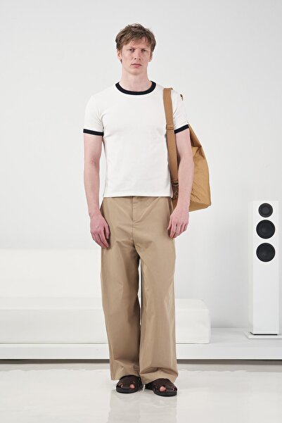 GIESTO KROJENA MAJICA S DETALJIMA KONTRASTNE BOJE I ECRU KRAGNOM