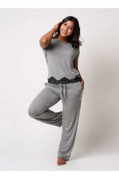 Aadaraya Pyjama Set T-shirt & Trousers