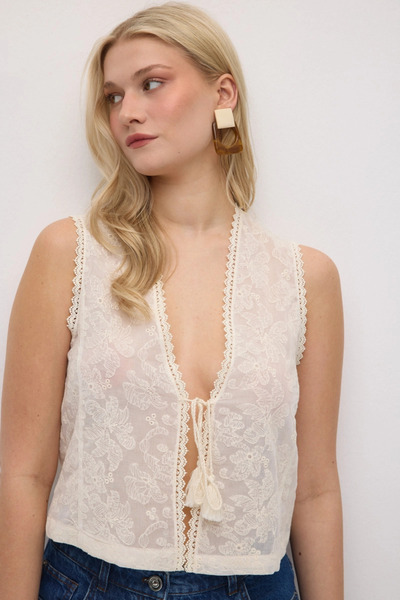 Gusto Cotton Lace Embroidered Vest - Ecru