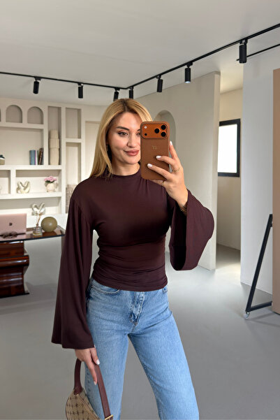 Sezgi Tekin Bluză maro cu mâneci spaniole și drapajuri laterale