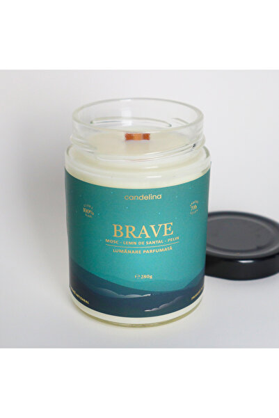 Candelina Lumanare parfumata soia cu fitil lemn, Brave - Mosc, Lemn de Santal...