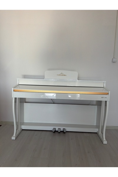 AKM Cavendra piyano