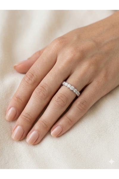 ESRADA 3S a Meeting of Elegance and Steel: Bezel-Set Row of Sparkling Rings