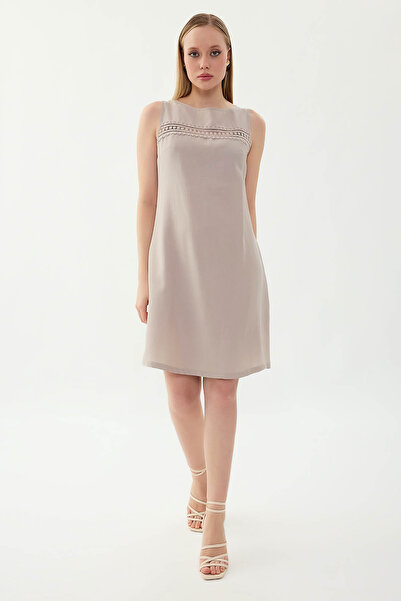 Vitrin Zero Sleeve Laced Dress