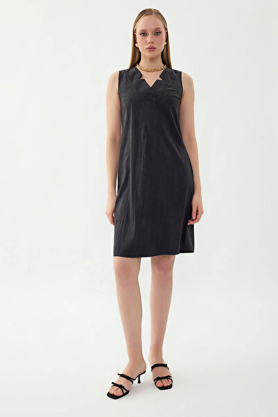 Vitrin V-Neck Pocket Dress