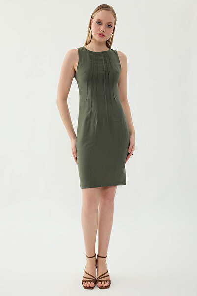 Vitrin Front Pleated Zero Sleeve Dress