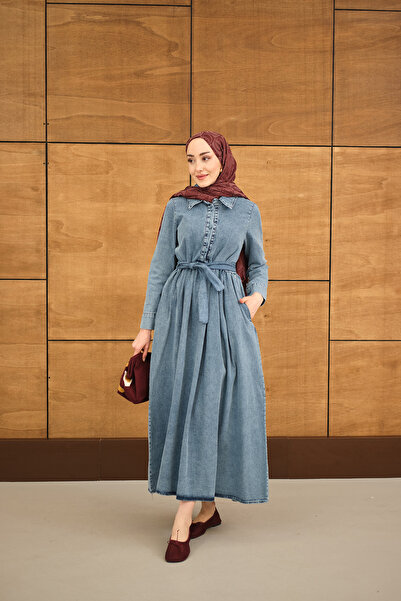 LOCCO Γυναικείο φόρεμα τζιν με λεπτομέρεια με κορδόνι Ημίκουμπωτο μέσης και Μ...