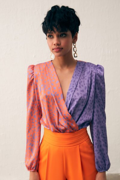 MQ A two-tone blouse with a double-layered neckline from Style – the epitome ...