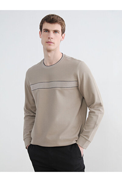 LC Waikiki سويت شيرت كلاسيكي باللون البيج برقبة دائرية مطبوع للرجال