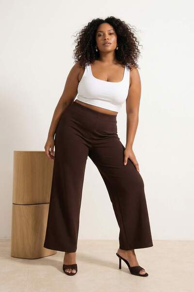 Trendyol Curve Pantaloni culotte maro cu detaliu decupat talie înaltă din mat...