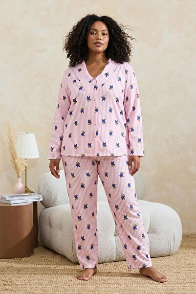 Trendyol Curve Pyjama-Set mit rosa Streifen und Herzmuster, Hemdkragen, geweb...