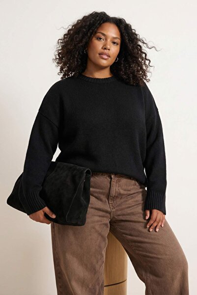 Trendyol Curve Schwarzer, locker geschnittener Strickpullover mit weicher Tex...