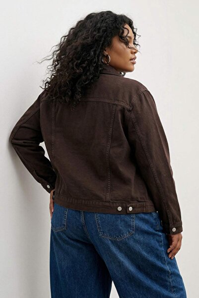 Trendyol Curve Smeđa fleksibilna traper jakna veće veličine TBBSS25AG00007