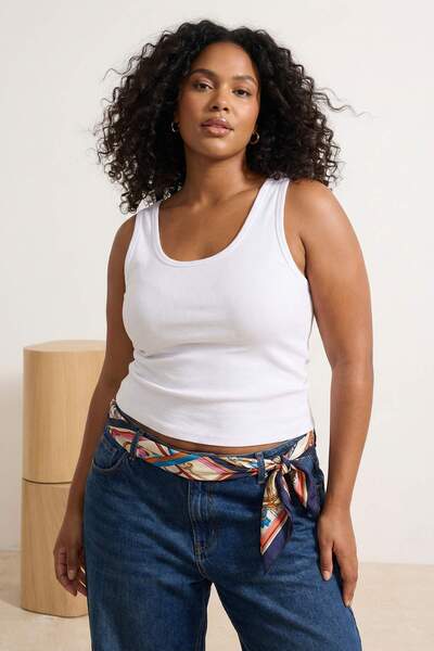 Trendyol Curve Bela Pool Neck bez rukava Pleteni Plus Size Tank Vrh TBBSS25CV...