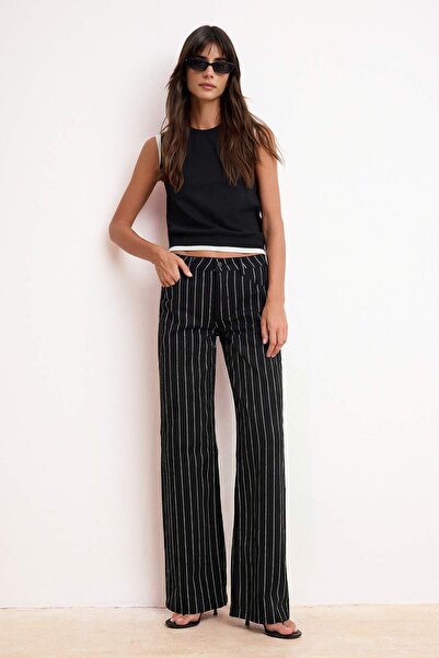 Trendyol Collection Schwarze Lurex-gestreifte High-Waist-Jeans aus 100 % Baum...