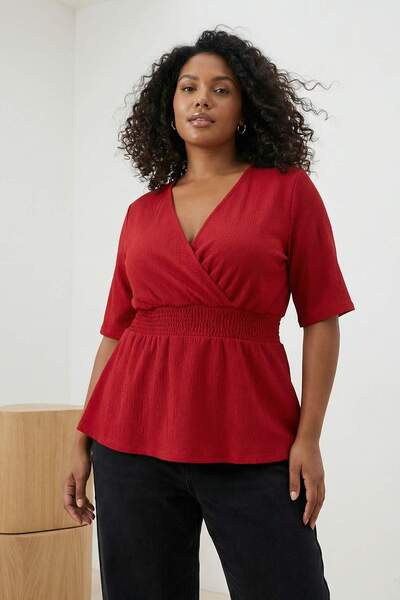 Trendyol Curve Crvena bluza sa dvostrukim kopčanjem i detaljnim šavovima, vez...