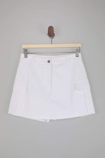 Trendyol Collection White Gabardine Pocket Detailed Shorts & Bermuda Twoss26S...