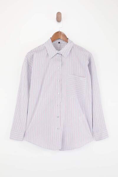 Trendyol Collection Rosa gestreiftes Oversize-Shirt mit weiter Passform TWOSS...