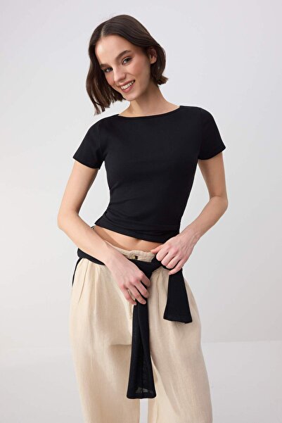 Trendyol Collection Wardrobe Essentials – Schwarzes, figurbetontes, kurzärmli...