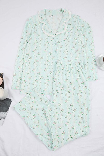 Trendyol Curve Σετ πιτζάμες μεγάλου μεγέθους με μπλε φλοράλ λεπτομέρεια στον ...