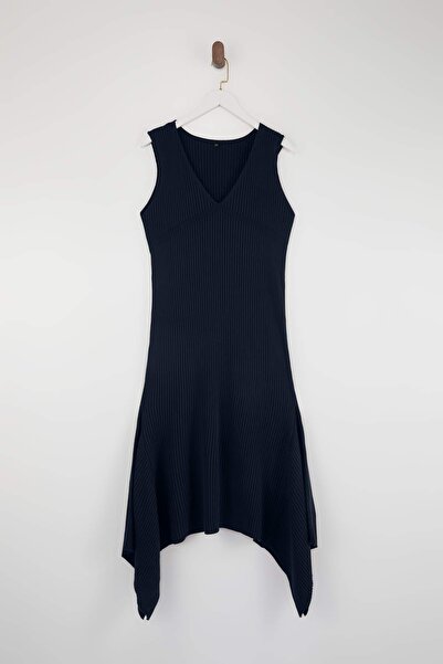 Trendyol Curve Mornarsko plava haljina sa V-izrezom, rebrastim tankim pleteni...