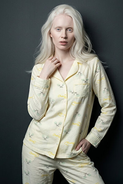 DOFİ Γυναικείο σετ πιτζάμες Aerobin με κουμπιά κίτρινο – μοτίβο κερασιού, κατ...