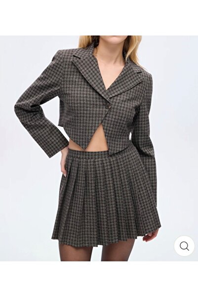 Quzu Düğme Detaylı Crop Ceket