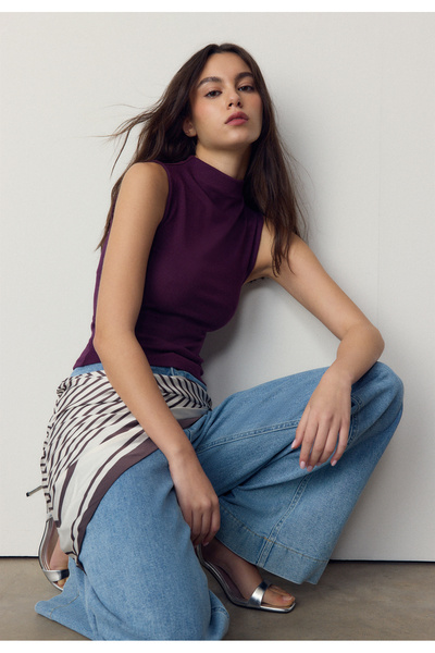 Stradivarius Sleeveless funnel neck T-shirt