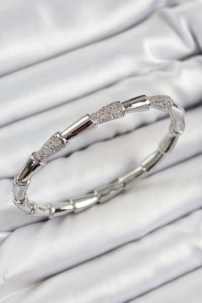 Skygo سوار نسائي من النحاس والزركون والحجر العظمي موديل فضي اللون Vip - TJ-BB...